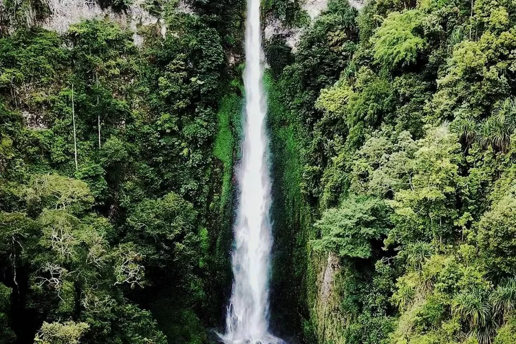 Air Terjun Pancuran Rayo: Pesona Wisata Alam Tersembunyi di Kerinci yang Wajib Dikunjungi