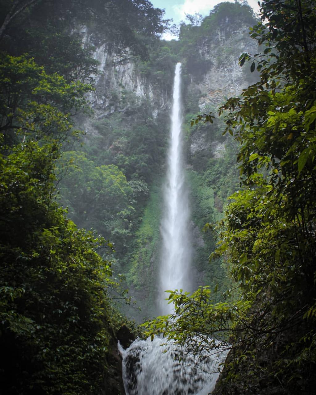 https://beautyofindonesia.com/asset-user/uploads/foto_wisata/AIR-TERJUN-PANCURAN-RAYO-KABUPATEN-KERINCI.jpg